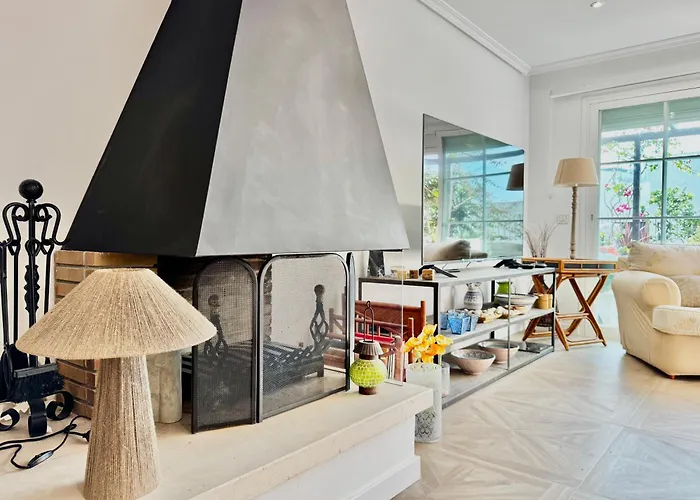Luxury Golden Mile Townhouse Near Puente - Eaw Homes Marbella