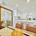 Luxury Golden Mile Townhouse Near Puente - Eaw Homes Semesterbostad