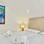 Luxury Golden Mile Townhouse Near Puente - Eaw Homes Semesterbostad