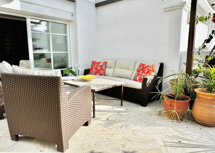 Будинок відпочинку Luxury Golden Mile Townhouse Near Puente - Eaw Homes Марбелья