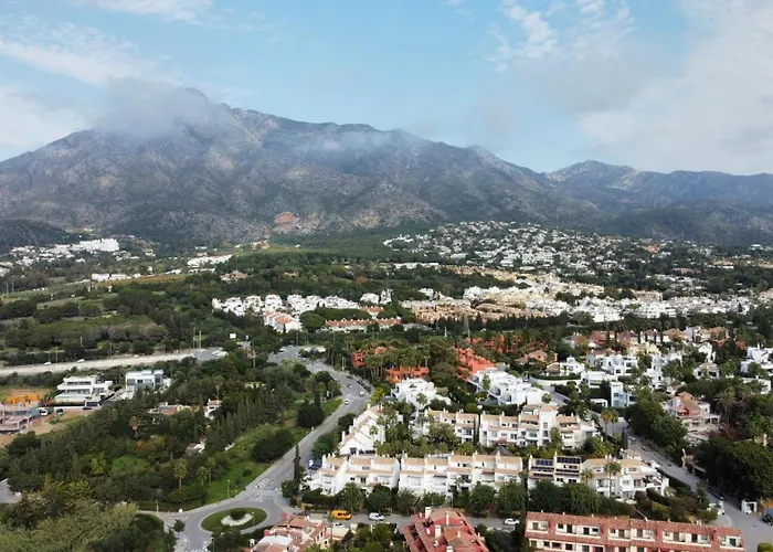 Будинок відпочинку Luxury Golden Mile Townhouse Near Puente - Eaw Homes Марбелья