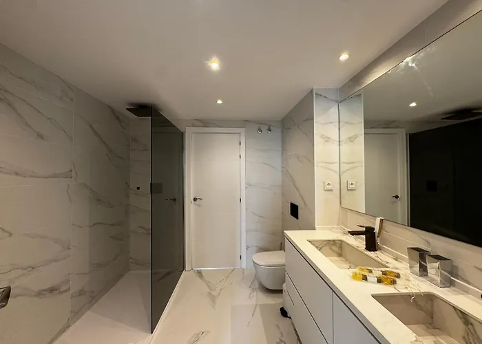 Luxury Golden Mile Townhouse Near Puente - Eaw Homes *