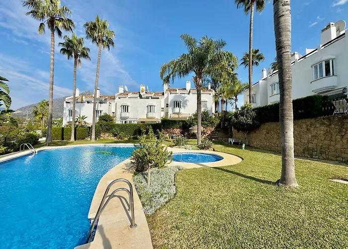 Luxury Golden Mile Townhouse Near Puente - Eaw Homes Будинок відпочинку Марбелья